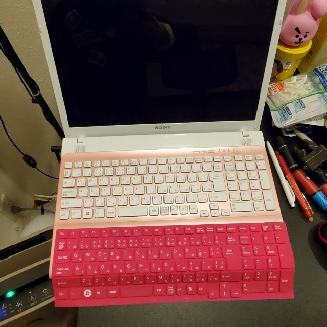 VAIO(バイオ)のSONY製　VAIOノートPC 15.5型　ピンク　キーボードカバー付き スマホ/家電/カメラのPC/タブレット(ノートPC)の商品写真