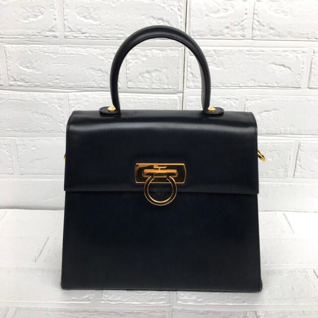 Ferragamo(フェラガモ)の【中古】フェラガモ/ガンチーニ/ハンドバッグ/ネイビー レディースのバッグ(ハンドバッグ)の商品写真