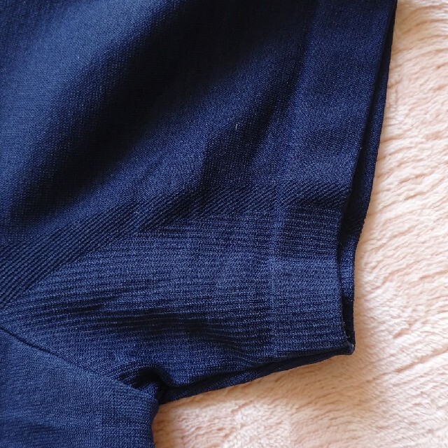 GU(ジーユー)のGU sports  Tシャツ 紺 フィットネス ランニング レディースのトップス(Tシャツ(半袖/袖なし))の商品写真