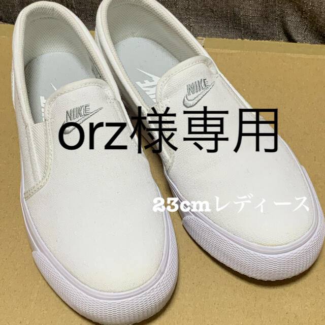 NIKE(ナイキ)の【再値下げ】NIKE ナイキ　スリッポン スニーカー　23cm 白　ホワイト レディースの靴/シューズ(スリッポン/モカシン)の商品写真