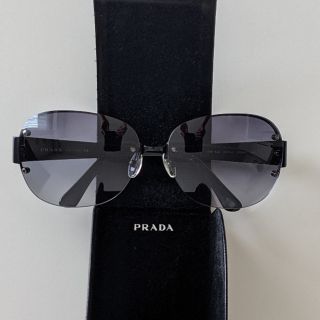 プラダ(PRADA)の【美品★プラダ】ズレにくいサングラス✦中古✦(サングラス/メガネ)