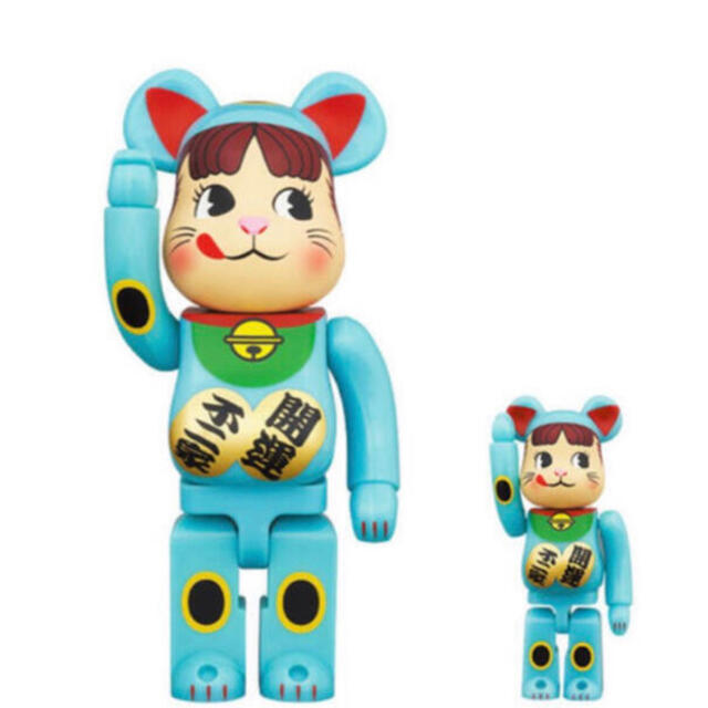 不二家(フジヤ)の未開封！BE@RBRICK 招き猫  ペコちゃん　青蓄光　100%&400%   エンタメ/ホビーのフィギュア(その他)の商品写真