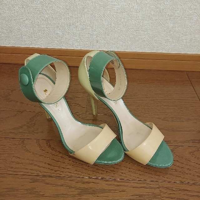 DIANA(ダイアナ)の【DIANA】エナメル　サンダル　パンプス　ミュール レディースの靴/シューズ(サンダル)の商品写真