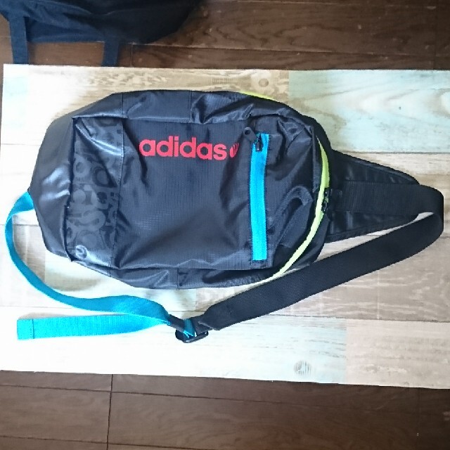 adidas(アディダス)のadidas アディダス ワンショルダーバッグ【たりえん様専用】 メンズのバッグ(ショルダーバッグ)の商品写真