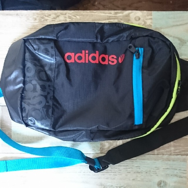 adidas(アディダス)のadidas アディダス ワンショルダーバッグ【たりえん様専用】 メンズのバッグ(ショルダーバッグ)の商品写真