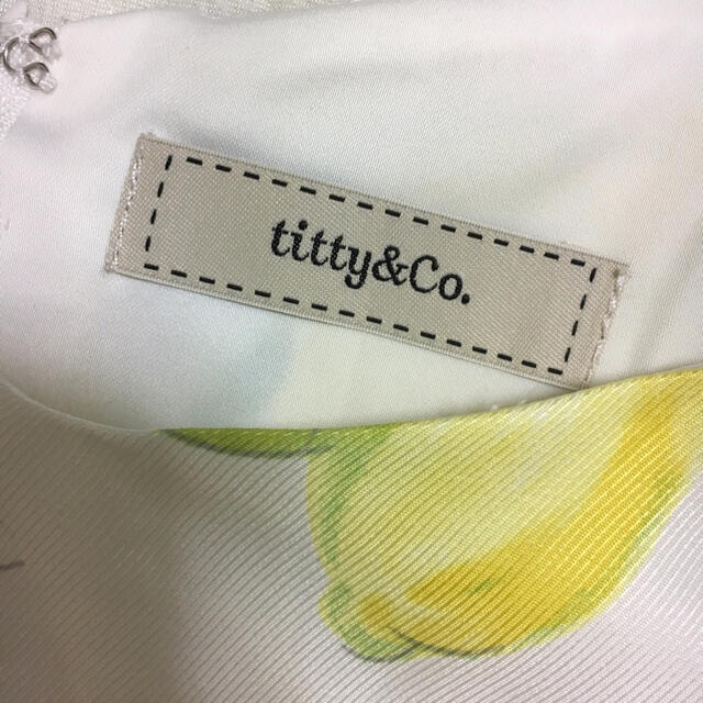 titty&co(ティティアンドコー)のtitty&co レモン柄フレアワンピース レディースのワンピース(ミニワンピース)の商品写真