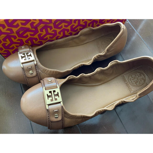 Tory Burch(トリーバーチ)のTORY BURCH トリーバーチ アンブローズ バレエ レザー 24.5cm レディースの靴/シューズ(ハイヒール/パンプス)の商品写真