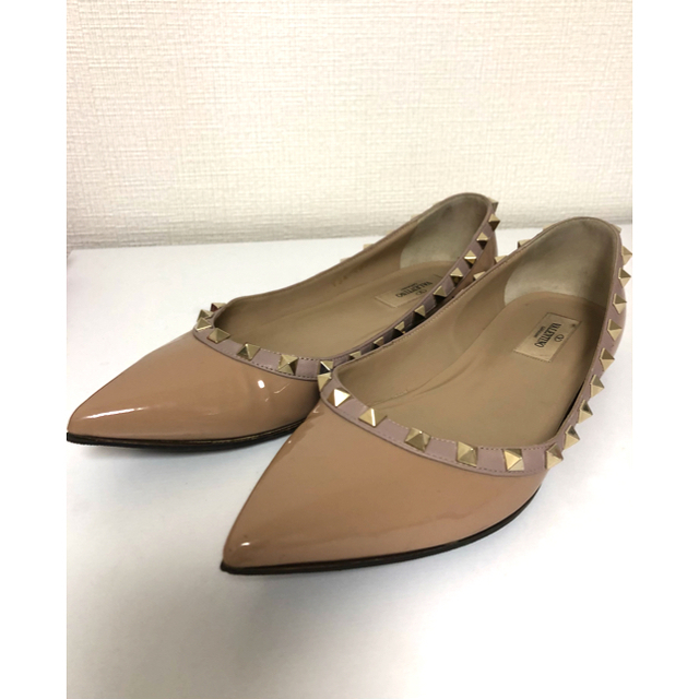 季節のおすすめ商品 VALENTINO ロックスタッズエナメル バレリーナ ...