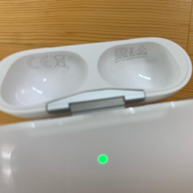 Apple(アップル)の【GW特価】AirPods pro ケースのみ スマホ/家電/カメラのオーディオ機器(ヘッドフォン/イヤフォン)の商品写真