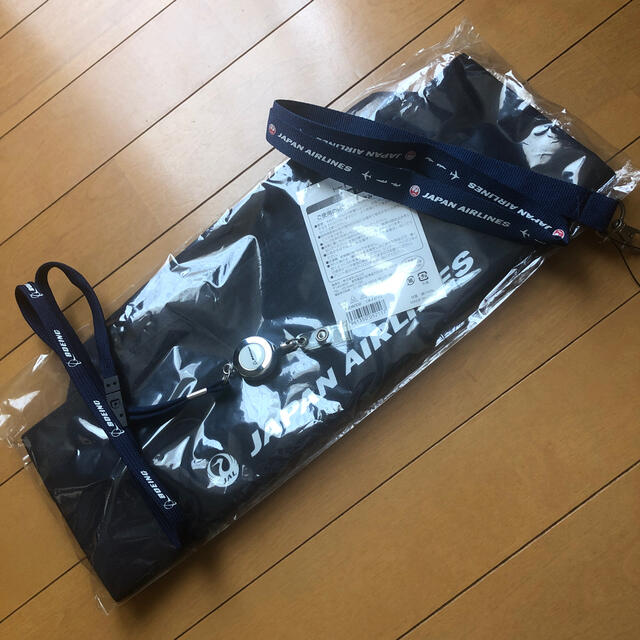 JAL(日本航空)(ジャル(ニホンコウクウ))の'' JALトートバッグ(新品未開封) + ネックストラップ(中古品)×2 '' レディースのバッグ(トートバッグ)の商品写真