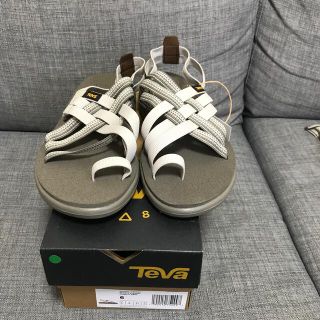 テバ(Teva)のtevaボヤストラッピーサンダル　サイズ6 オフホワイト　新品未使用(サンダル)