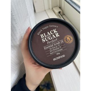 スキンフード(SKIN FOOD)の【かなえってぃさま専用】BLACK SUGAR スクラブ　210g (その他)