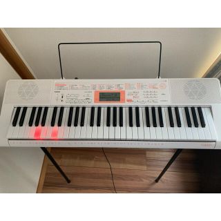 カシオ(CASIO)の台付説明書付カシオ　LK123 光ナビゲーション 電子キーボード 電子ピアノ (電子ピアノ)