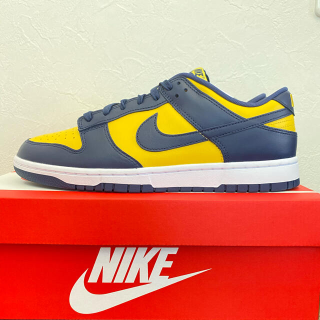 NIKE(ナイキ)のNIKE DUNK LOW Michigan(2021)国内正規品 メンズの靴/シューズ(スニーカー)の商品写真