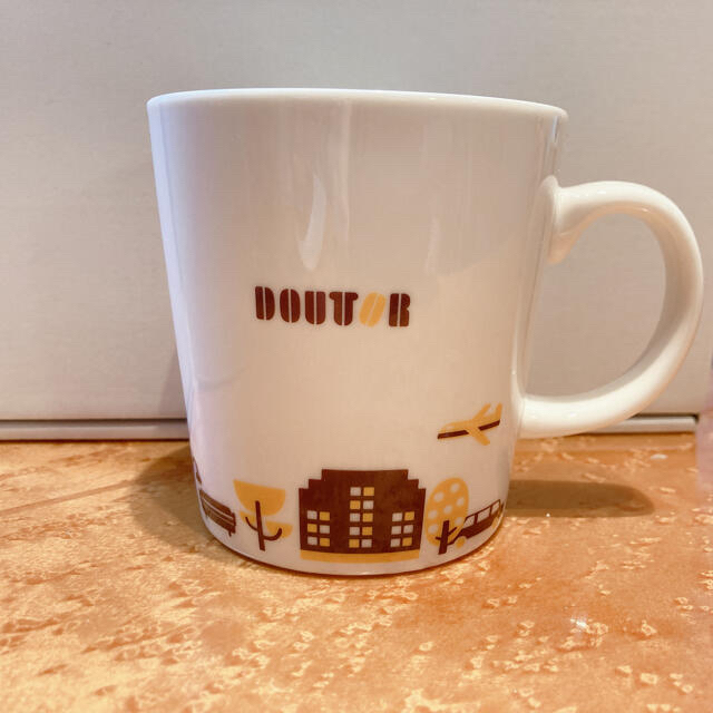 AGF(エイージーエフ)のDOUTOR★ドトールコーヒー正規品★オリジナルデザイン★マグカップ★未使用美品 インテリア/住まい/日用品のキッチン/食器(グラス/カップ)の商品写真