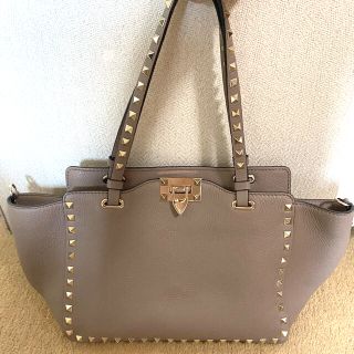 ヴァレンティノ(VALENTINO)の★ GW SALE‼️★ VALENTINO　ロックスタッズ　ハンドバッグ(ハンドバッグ)