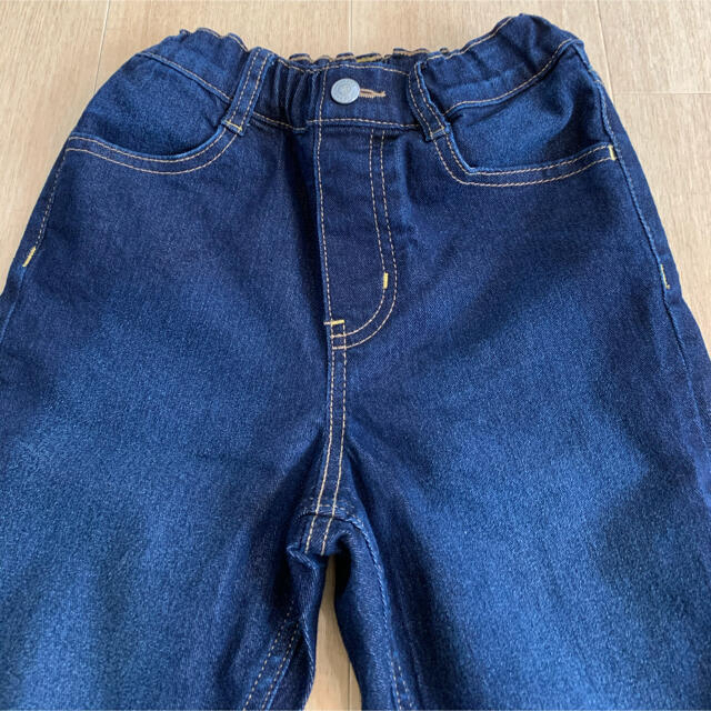 GU(ジーユー)のGU デニムパンツ 130 キッズ/ベビー/マタニティのキッズ服男の子用(90cm~)(パンツ/スパッツ)の商品写真