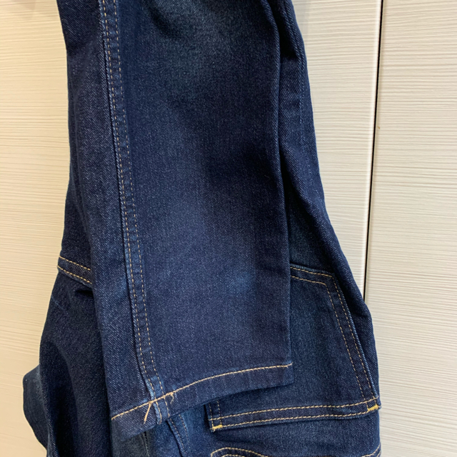 GU(ジーユー)のGU デニムパンツ 130 キッズ/ベビー/マタニティのキッズ服男の子用(90cm~)(パンツ/スパッツ)の商品写真