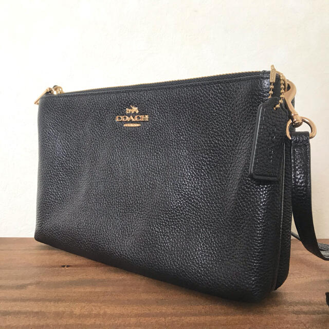 COACH(コーチ)の【美品】コーチ　スクエア型　ショルダーバッグ レディースのバッグ(ショルダーバッグ)の商品写真