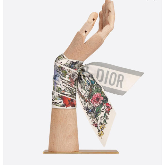 Dior(ディオール)の最終値下げ❣️Dior ミッツァ　シルクスカーフ　ほぼ未使用　2021 レディースのファッション小物(バンダナ/スカーフ)の商品写真