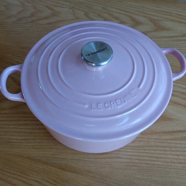 LE CREUSET(ルクルーゼ)のル・クルーゼ 24㎝ ピンク インテリア/住まい/日用品のキッチン/食器(鍋/フライパン)の商品写真