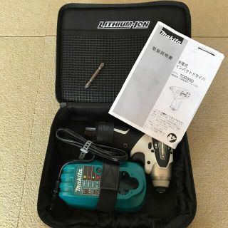 マキタ(Makita)のマキタ　10.8V 充電式インパクトドライバ　 TD090DWSPW(白)　(工具/メンテナンス)