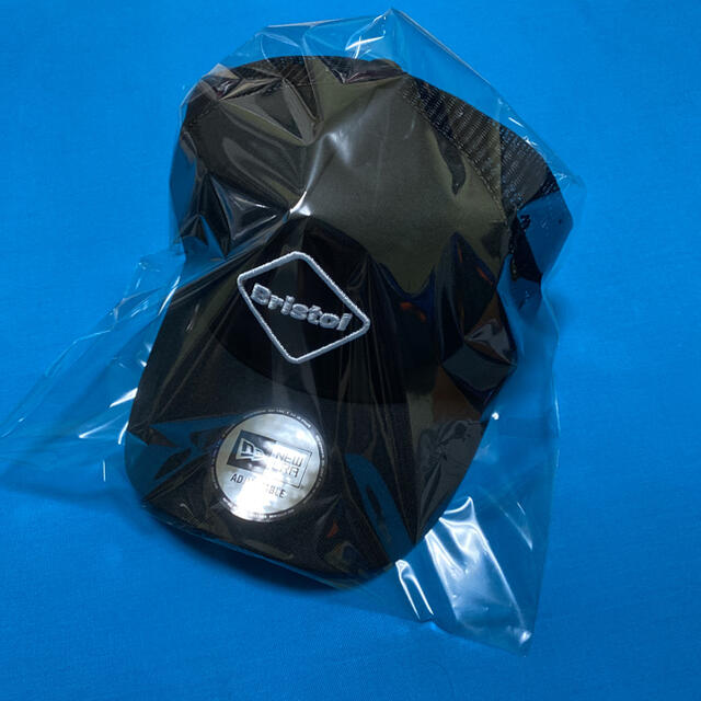 F.C.R.B.(エフシーアールビー)の21SS エフシーレアルブリストル ニューエラ エンブレム メッシュキャップ メンズの帽子(キャップ)の商品写真