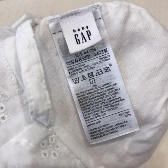 babyGAP(ベビーギャップ)の美品　アイレット  バケット　ハット　帽子　レース　ホワイト　白　リボン キッズ/ベビー/マタニティのこども用ファッション小物(帽子)の商品写真