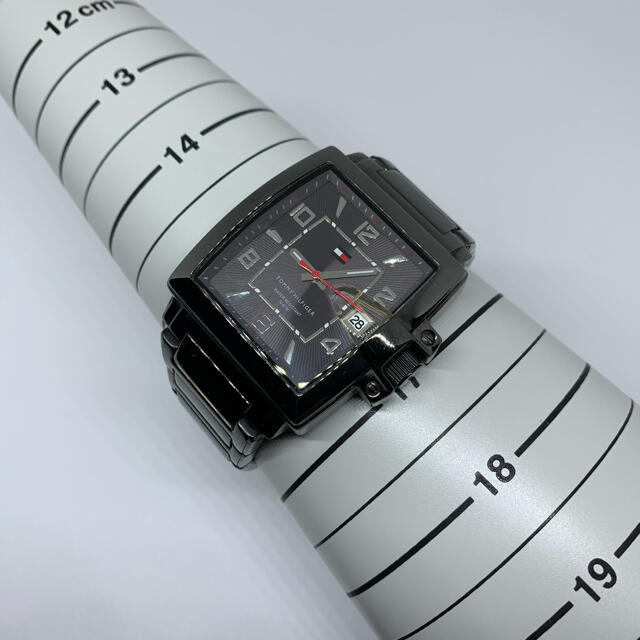 トミーヒルフィガー　メンズ腕時計　スクエア型　デイト入り　新品電池です☆