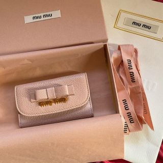 ミュウミュウ(miumiu)の【新品未使用】MIUMIU リボンキーケース(キーケース)