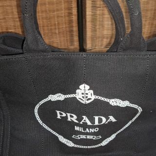 PRADA カナパトート　値下げしました。