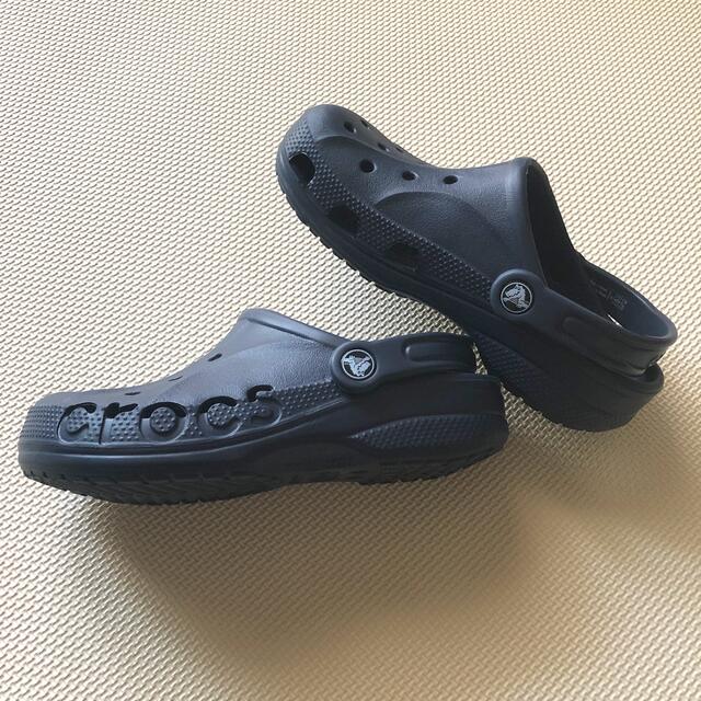crocs(クロックス)のクロックス　ネイビー　新品　22.5cm前後 キッズ/ベビー/マタニティのキッズ靴/シューズ(15cm~)(サンダル)の商品写真