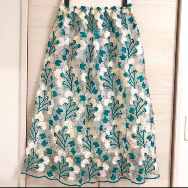 ROSE BUD(ローズバッド)の花柄シースルースカート レディースのスカート(ひざ丈スカート)の商品写真