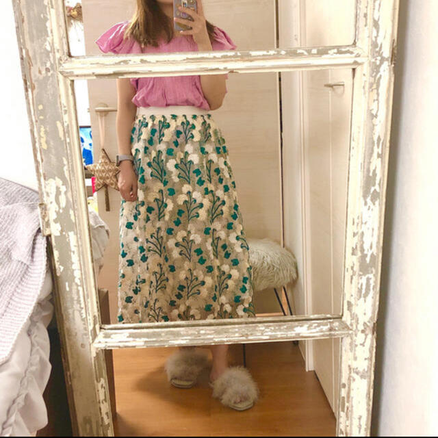 ROSE BUD(ローズバッド)の花柄シースルースカート レディースのスカート(ひざ丈スカート)の商品写真