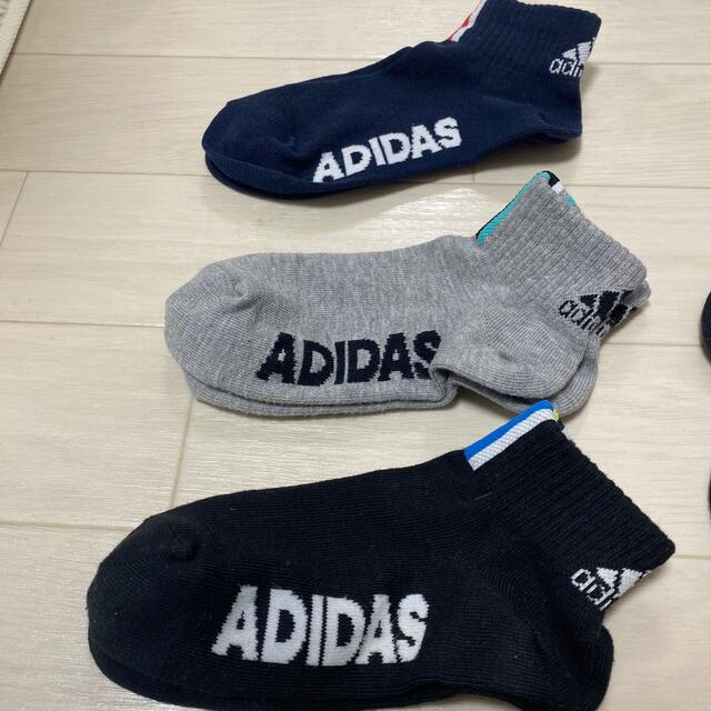 adidas(アディダス)のアディダス靴下 キッズ/ベビー/マタニティのこども用ファッション小物(靴下/タイツ)の商品写真