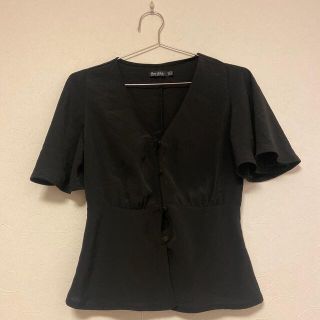 ベルシュカ(Bershka)のBershka ブラック　ぺブラム　トップス　(シャツ/ブラウス(半袖/袖なし))