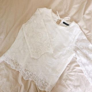 ダブルクローゼット(w closet)のw closet 刺繍入りチュールレースプルオーバー(シャツ/ブラウス(半袖/袖なし))