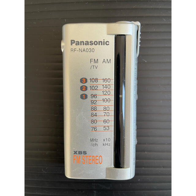 Panasonic(パナソニック)のPanasonic FM/AM ポケットラジオ RF-NA030 スマホ/家電/カメラのオーディオ機器(ラジオ)の商品写真