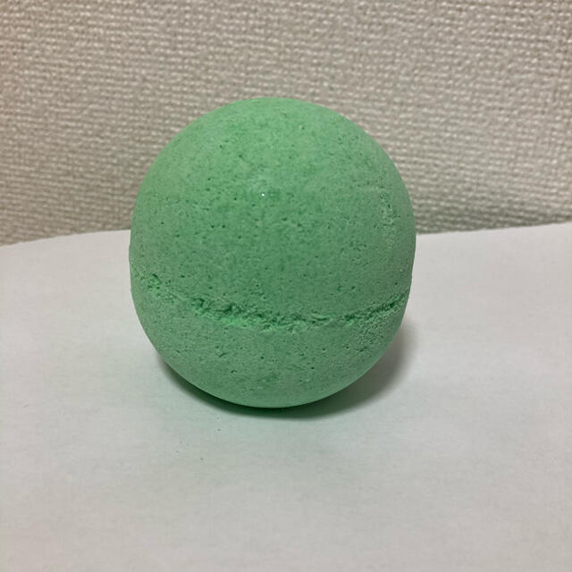 LUSH(ラッシュ)のLUSH アボバス？　バスボム コスメ/美容のボディケア(入浴剤/バスソルト)の商品写真