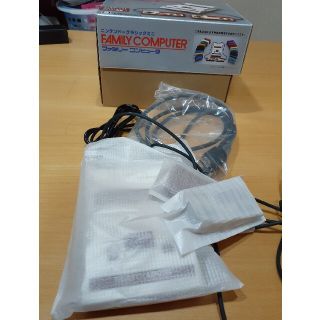 再値下げ　ニンテンドークラシックミニ ファミリーコンピュータ(家庭用ゲーム機本体)