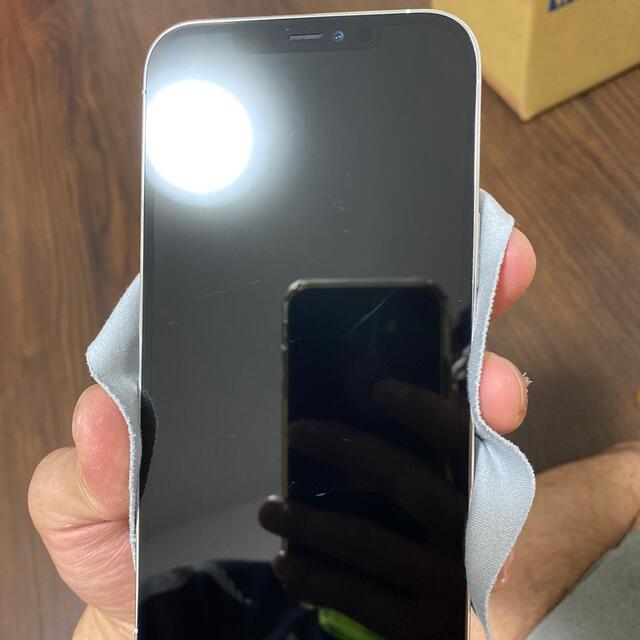 Apple(アップル)のiphone12 pro max 128GB シルバー simフリー スマホ/家電/カメラのスマートフォン/携帯電話(スマートフォン本体)の商品写真