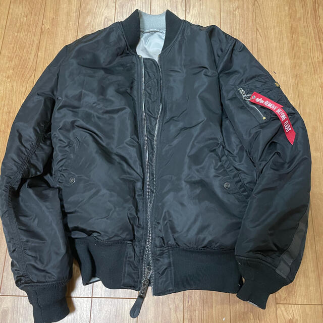 ALPHA INDUSTRIES フライトジャケット