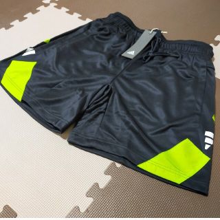 アディダス(adidas)の☆adidas アディダス ハーフパンツ 黒&蛍光色 サイズL (ショートパンツ)