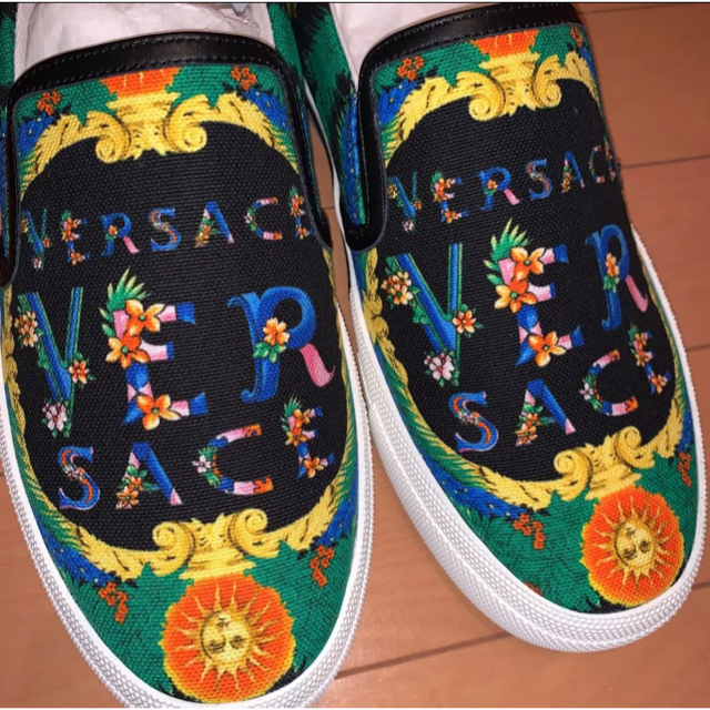 VERSACE(ヴェルサーチ)のキャディ様 専用です【新品・希少】VERSACE スリッポン スニーカー レディースの靴/シューズ(スニーカー)の商品写真