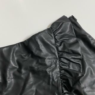 ザラ(ZARA)のZARA ザラ レザーパンツ フリルデザイン(ショートパンツ)