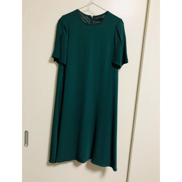 UNITED ARROWS(ユナイテッドアローズ)のワンピース ドレス〈UNITED ARROWS〉 レディースのフォーマル/ドレス(ミディアムドレス)の商品写真