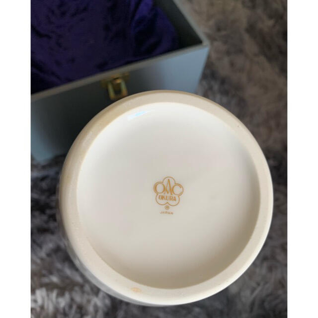 大倉陶園(オオクラトウエン)の新品【Okura China】大倉陶園 薔薇 金彩白磁 花瓶 箱入り インテリア/住まい/日用品のインテリア小物(花瓶)の商品写真