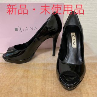 ダイアナ(DIANA)の【新品・未使用品】DIANAオープントゥパンプス エナメル ブラック 22.0㎝(ハイヒール/パンプス)