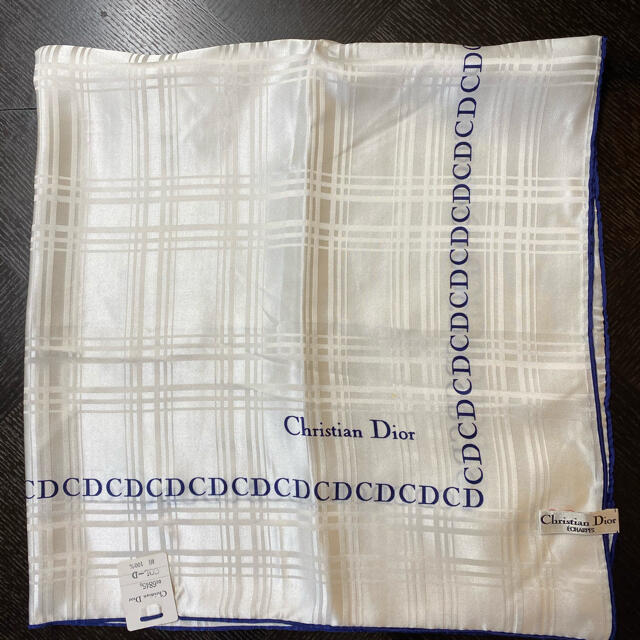 Christian Dior(クリスチャンディオール)の母の日 値下げ　ChristianDior  シルクスカーフ レディースのファッション小物(バンダナ/スカーフ)の商品写真