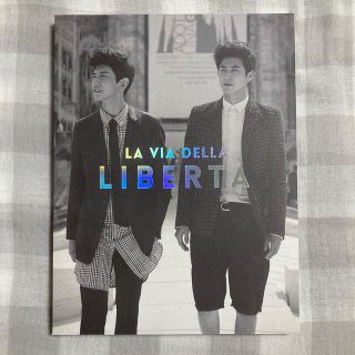 トウホウシンキ(東方神起)の東方神起写真集 LIBERTA(アート/エンタメ)